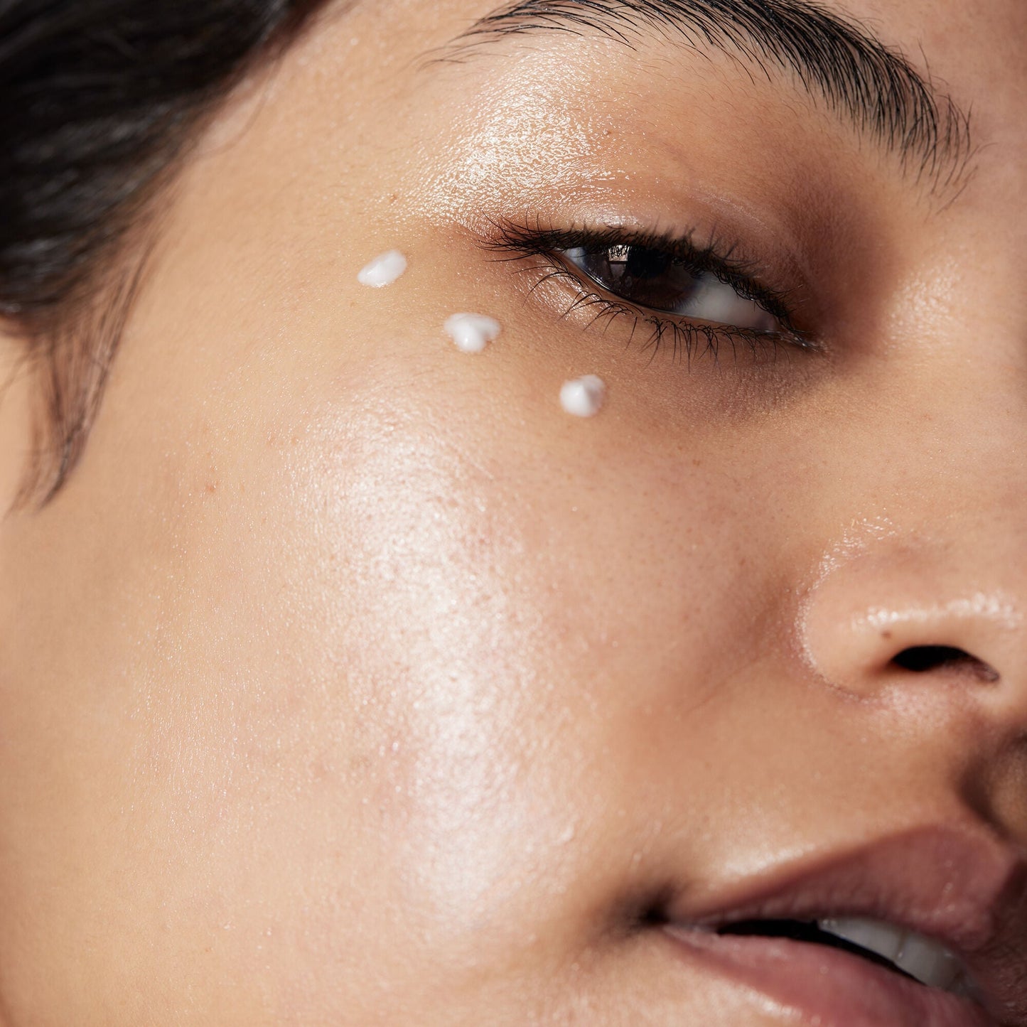 holy-hydration-eye-cream-g7 040822_Model_HH-EyeCream_116_RT1-V1_IGF_3f5819bb-8440-48d0-943c-ab2a2612d116.jpg