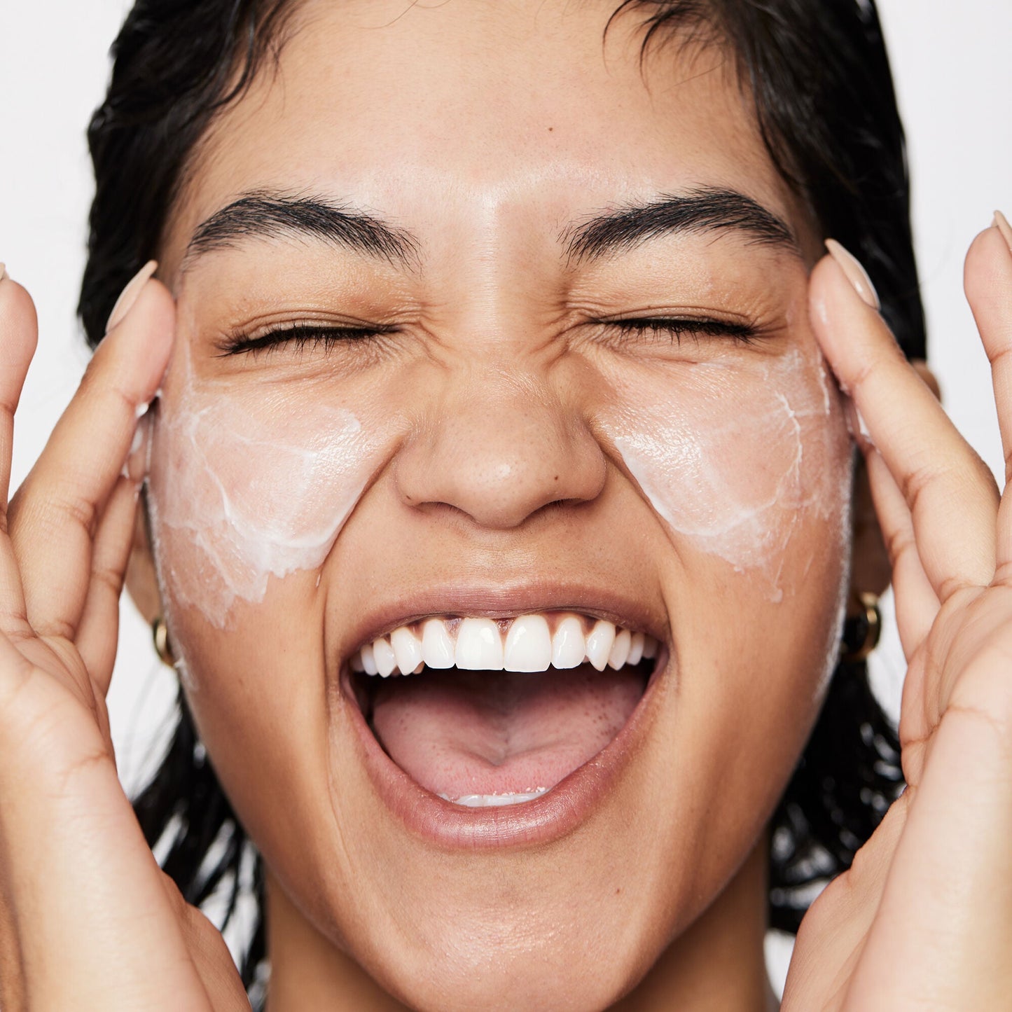 pure-skin-moisturizer-n3 040822_Model_Pure-Moisturizer_200_RT2-V1_RGB040822_Model_Pure-Moisturizer_200_RT2-V1_V1_IGF.jpg