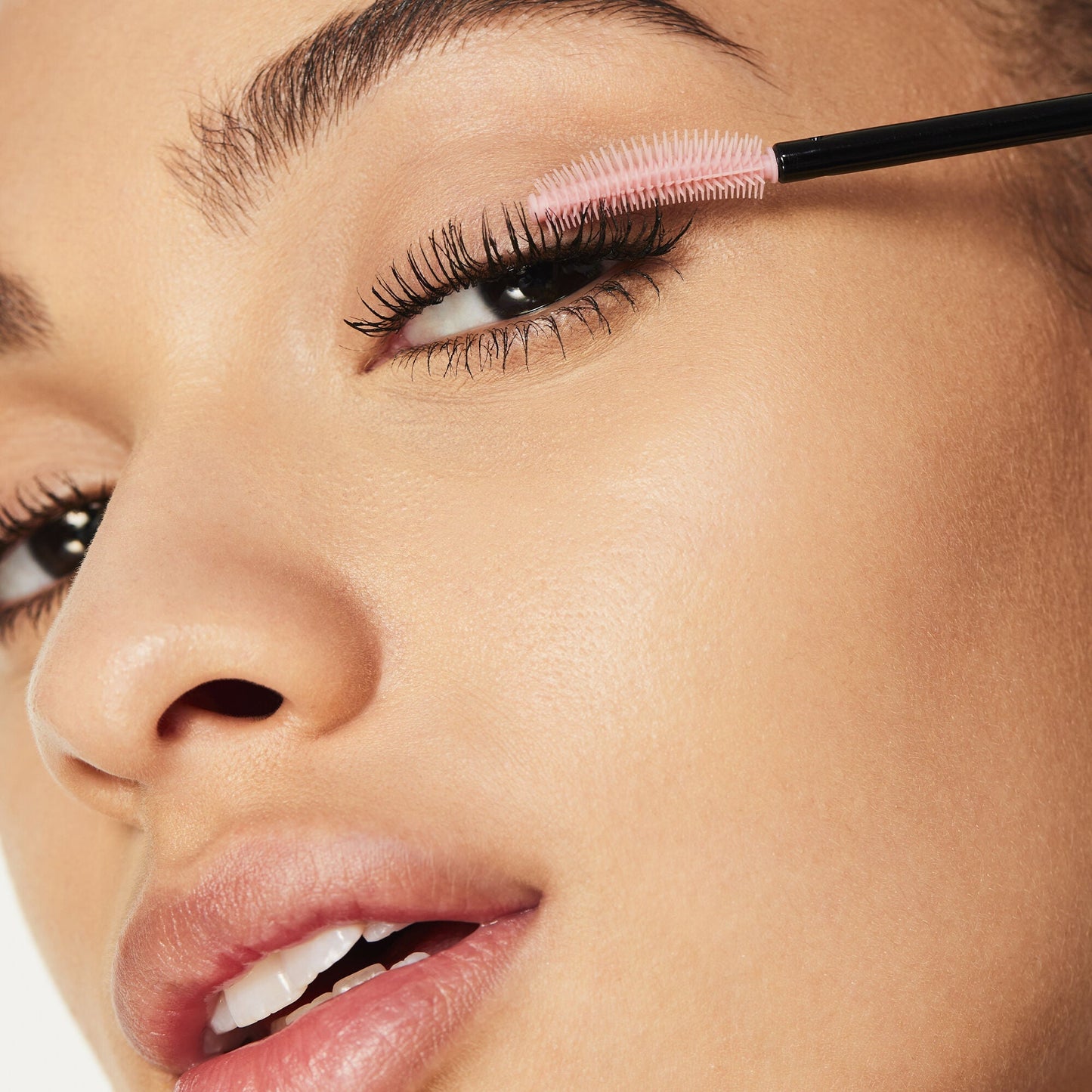 lash-n-roll-mascara-l5 052322_Adriana_LashRoll-After-Black_069_IGF_V2.jpg