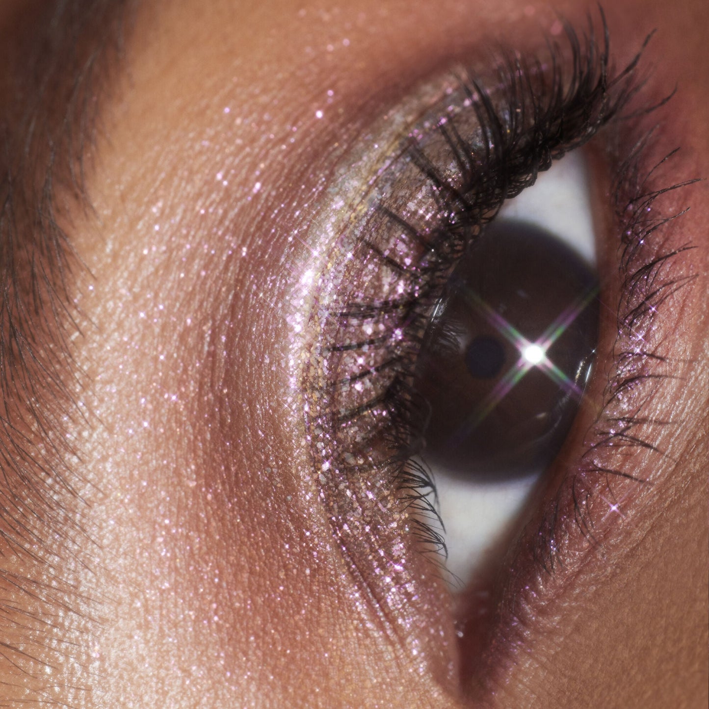 duochrome-liquid-eyeshadow-s4 061223_Chi_SparkPink_0023_FINAL_RGB_IGF.jpg