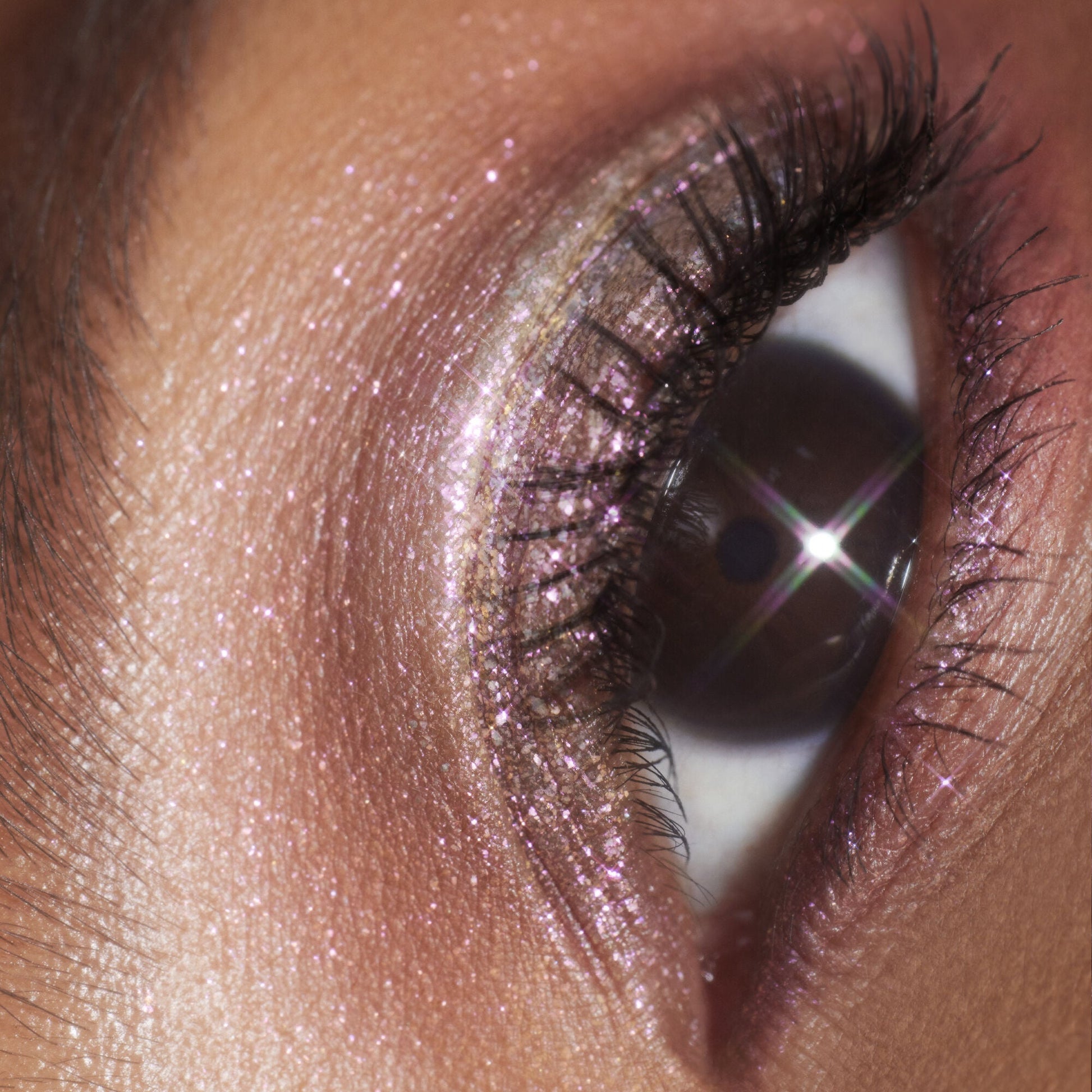 duochrome-liquid-eyeshadow-s4 061223_Chi_SparkPink_0023_FINAL_RGB_IGF.jpg