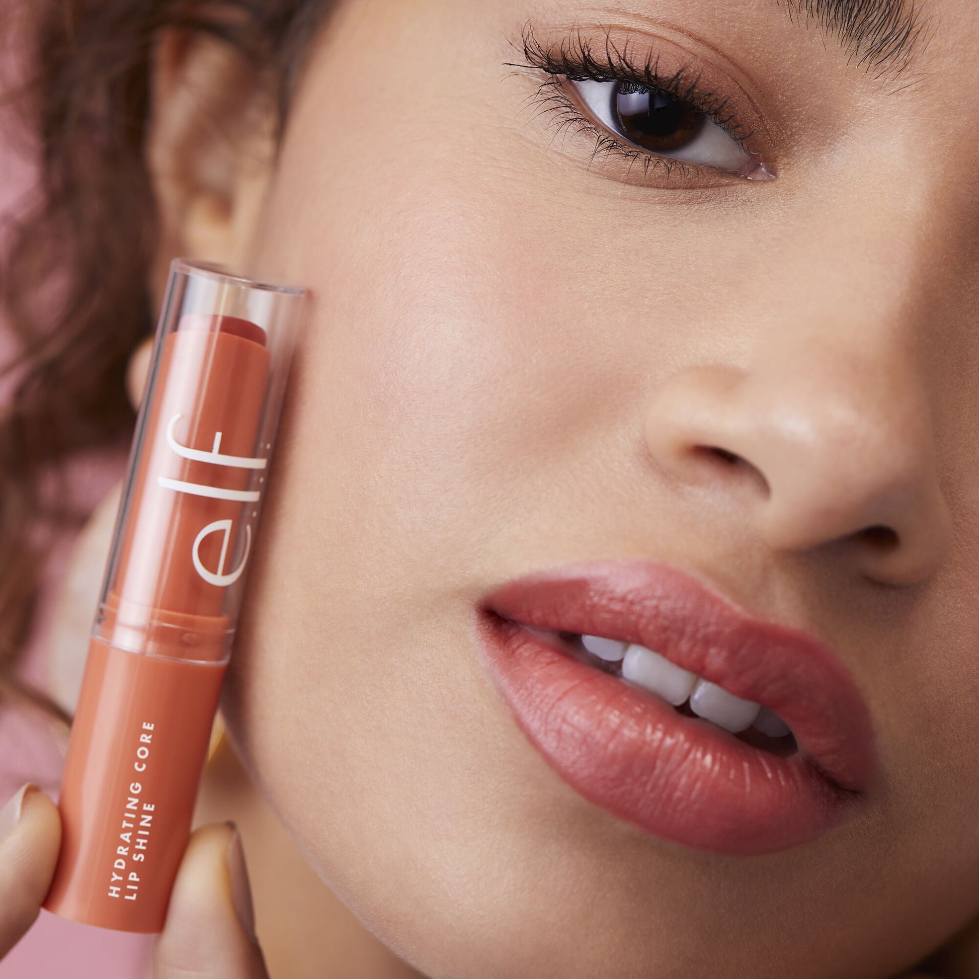 hydrating-core-lip-shine-u9 08112020_Alyssa_AmpItUp-0157_IGF_0dcd7b08-d8a1-41c3-a293-6fb7fa4ca7dd.jpg