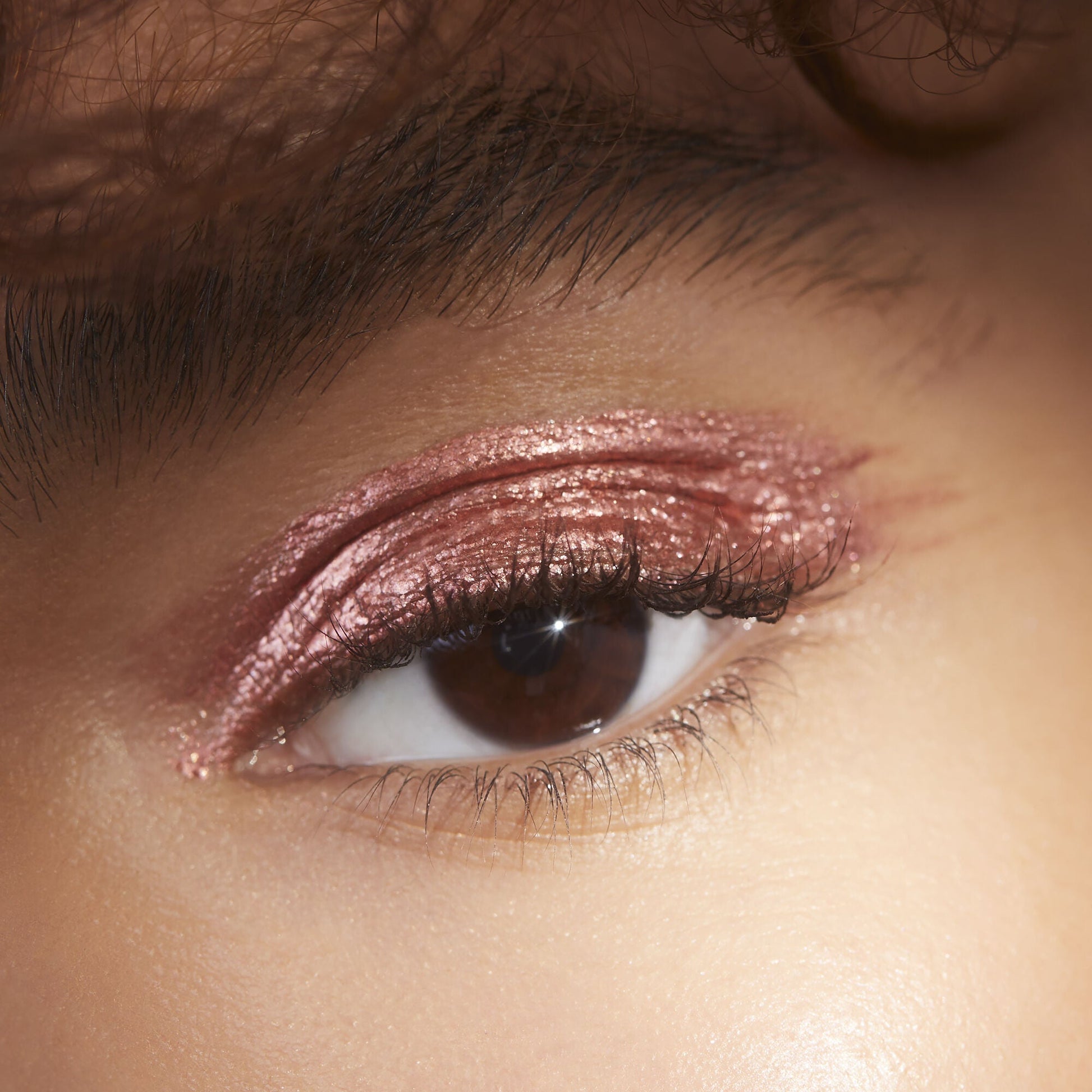 liquid-metallic-eyeshadow-y1 08112020_Alyssa_LiquidMetallic2-0088_IGF_8173dfb0-e7a2-4d33-b548-15571a3372c6.jpg