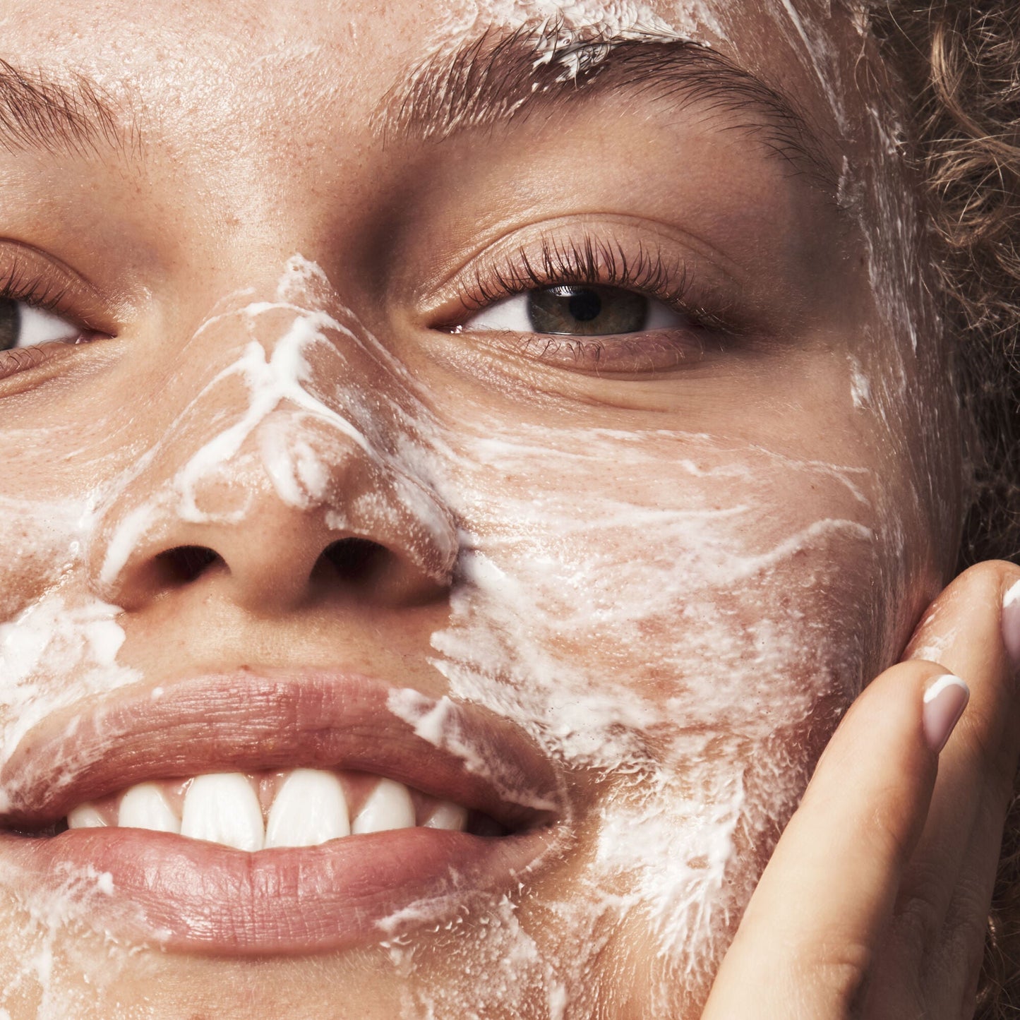 blemish-breakthrough-acne-clarifying-cleanser-o3 121321_Marley-Acne-Regimen_0117_FINAL_IGF.jpg