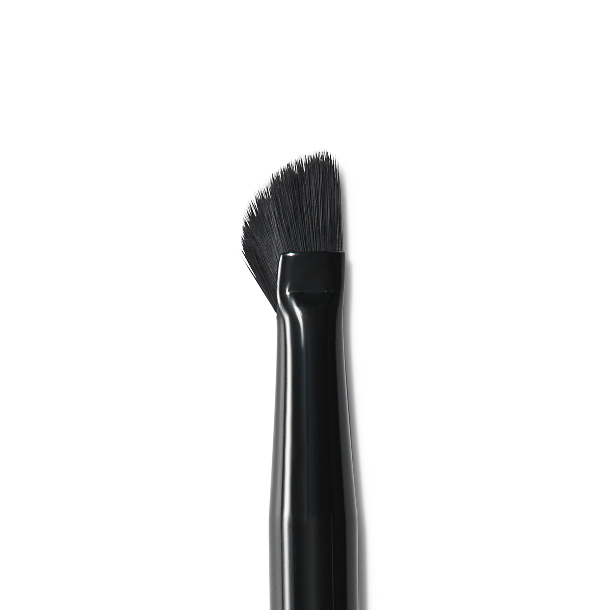 wing-it-liner-brush-a0 84091_MACRO_R.png