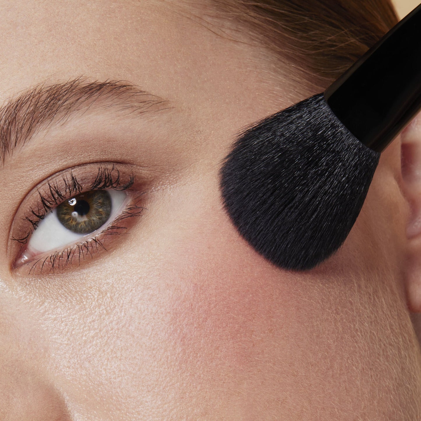 full-face-and-eye-makeup-brush-set-with-travel-case-q3 84674_FULL_FACE_EYE_BRUSH_SET_BLUSH_BRUSH_CARI_0086.jpg