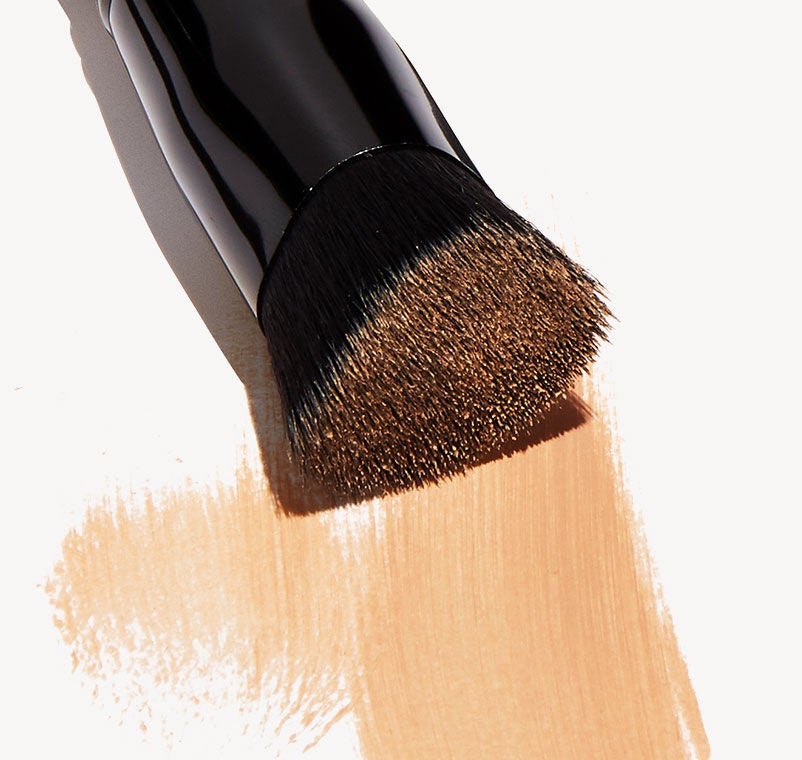 triangular-buffing-foundation-brush-x3 shot.jpg